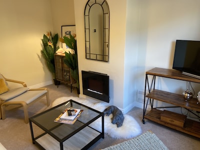 Pet friendly mews house in Central village location close to Cave Castle