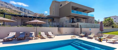 Villa Diva with 7 bedrooms, a heated pool, sauna and fun zone, sea views