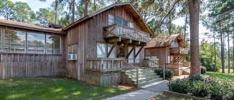 Dogwood Cabin