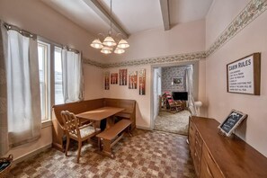 Kitchen & Dining Area - Seats 7