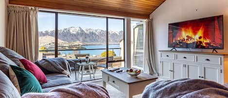 Lounge with amazing lake views