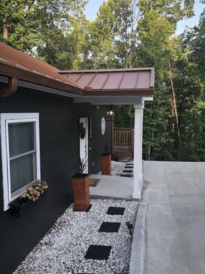 Front entrance with only one step to enter. DRIVEWAY IS SLOPING. 