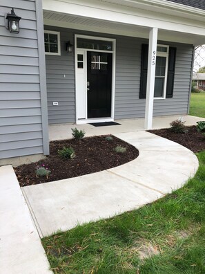 5 inches step to enter front door 