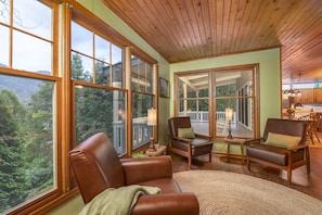 Second seating area in living room for enjoying the views.
