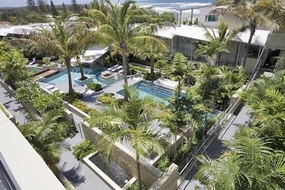 Beachfront Cabarita Beach - Pool & Mountain Views - 2 Bed Apartment