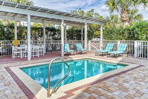 Lounge Poolside