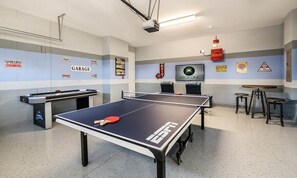 [amenities:game-room:1] Game Room