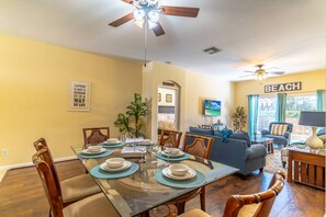 Formal Dining Room w/Seating for Six (6) Guests
