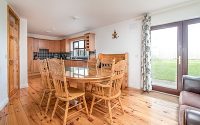 Holiday Home Close to Hook Lighthouse on Ireland's Ancient East. Ceol Na Mara Sleeps 11