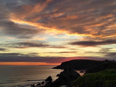 Holiday Home Close to Hook Lighthouse on Ireland's Ancient East. Ceol Na Mara Sleeps 11