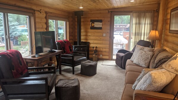 Living Room with gas fireplace, cable TV, and lots of comfortable seating