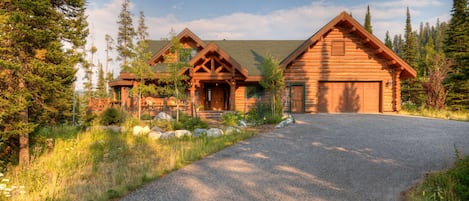 MV Leaf Lodge, Exterior, 1