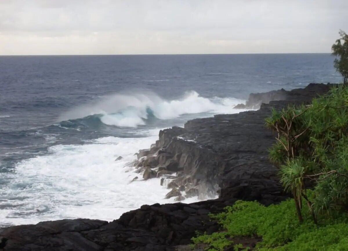 Oceanfront In Beautiful Tropical Area, by black sand beach – Oceana Hawaii