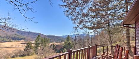 Franklin Vacation Rental Cabin | 3BR | 3BA | Stairs Required