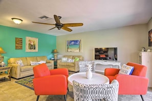 Living Room | Smart TV | Free WiFi