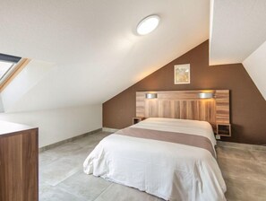 Get a peaceful night sleep in our cozy bedroom which has a Double bed or 2 Single beds.