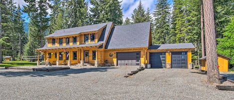 Cle Elum Vacation Rental House | 4BR | 3.5BA | 2,300 Sq Ft | 2 Stories