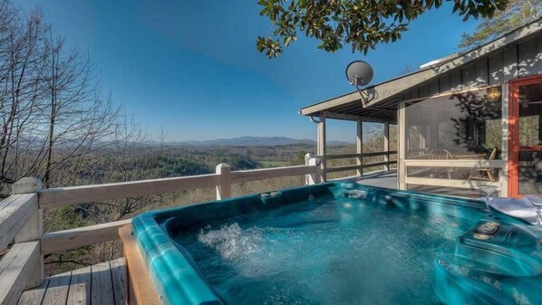 Outdoor spa tub