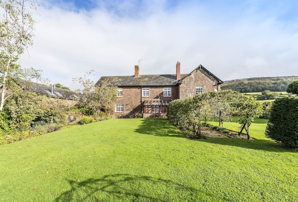 Hearn Lodge, Bishops Lydeard , Somerset: All the property's rooms view its own secluded wildflower garden