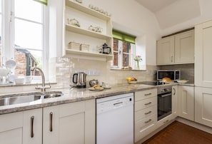 Ground floor: Fully equipped farmhouse kitchen