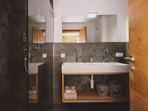 Bain