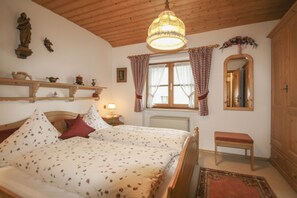 Ferienwohnung Hoamat bis 4 Personen, 70 qm, 2 sep. Schlafzimmer, Balkon-Schlafzimmer Ferienwohnung Hoamat