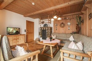 Ferienwohnung Hoamat bis 4 Personen, 70 qm, 2 sep. Schlafzimmer, Balkon-Wohnzimmer