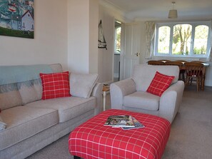 Sitting room with dining area | Riverview, Fowey