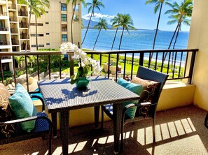 ENJOY YOUR FABULOUS LANAI IN THE MORNING SUNSHINE WITH OCEAN AND POOL VIEWS