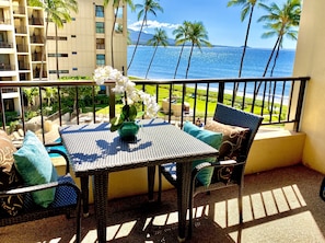 ENJOY YOUR FABULOUS LANAI IN THE MORNING SUNSHINE WITH OCEAN AND POOL VIEWS