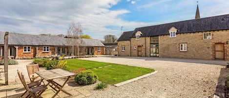 Goodlake Barns - StayCotswold