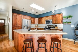 Kitchen fully equipped 