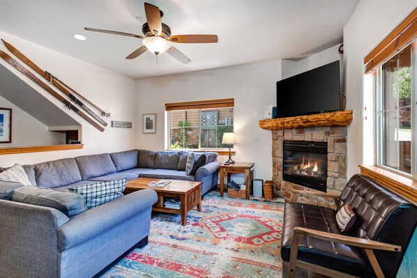 5474 Luge Lane_01