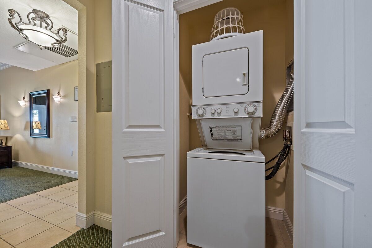 Condo for 6 with Reunion Resort Amenities including Swimming Pool & Near Disney World