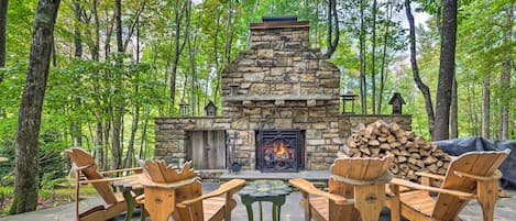 Beech Mountain Vacation Rental | 3BR | 2.5BA | 1,600 Sq Ft | Stairs Required