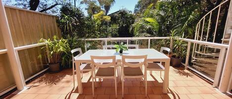 Patio overlooking backyard with 6 seater outdoor dining