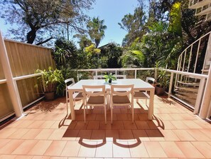 Patio overlooking backyard with 6 seater outdoor dining