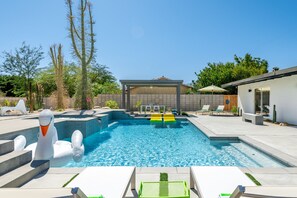 Brand new sparking pool with plenty of built-in benches for lounging in the pool