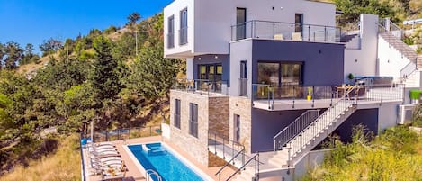 Villa Mia with private pool, Whirlpool, gym, sauna, panoramic sea views