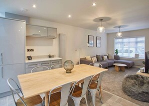Hoggarths Retreat, Whitby - Host & Stay