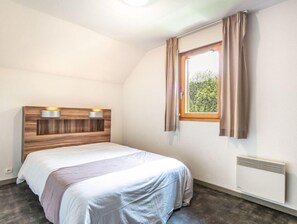 Get a peaceful night sleep in our cozy bedroom which has a Double bed.