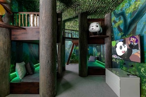 Treehouse Themed Bedroom