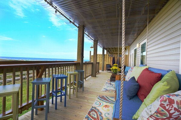 Relax on huge custom swing, enjoy eating @ bar w/6 stools & watch the waves!