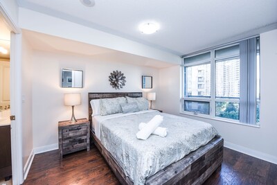 Gorgeous 2BR & 2BTH Condo in Mississauga Downtown Celebration Square