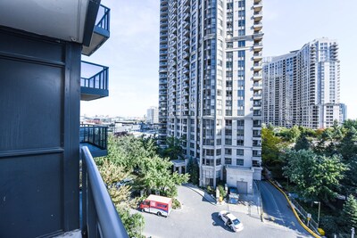Gorgeous 2BR & 2BTH Condo in Mississauga Downtown Celebration Square