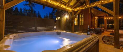 Relax and pamper yourself in this covered private  7 Person hot tub