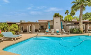 Large Pool: Pool floats, towels, toys, 6 lounges w/1 double chaise w/umbrellas