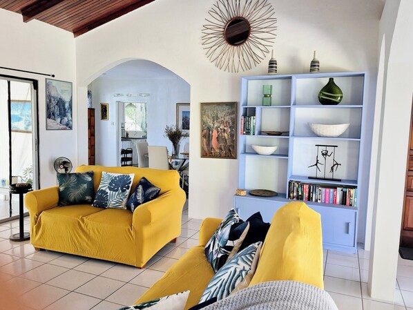 living room 
