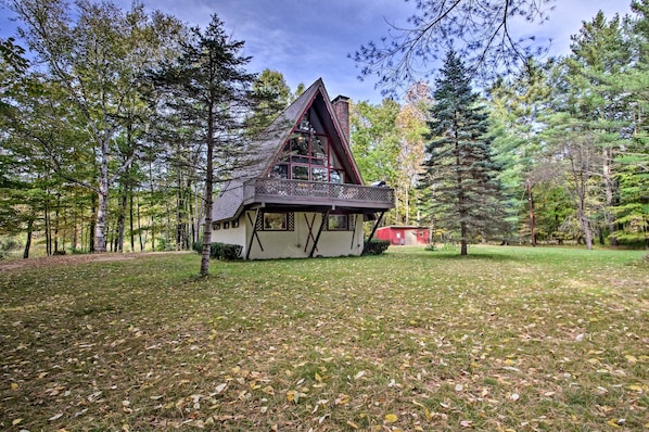 Bartlett Vacation Rental | 2BR | 1.5BA | 1,500 Sq Ft | Stairs to Access