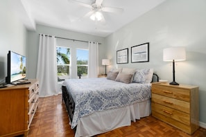 After a full day at the beach, you'll be happy to retire to the serene master bedroom with a king bed with 40" TV, walk-in closet and ensuite bathroom